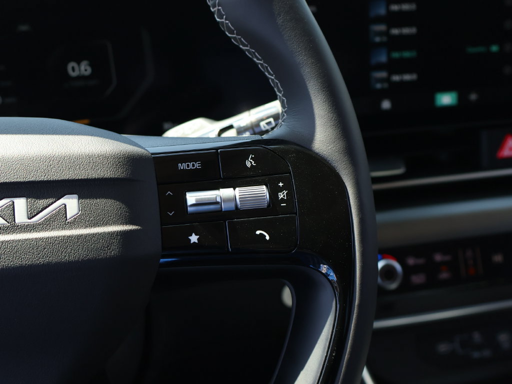New 2027 Kia Carnival SX w/ Dark Edition Package FWD image 38