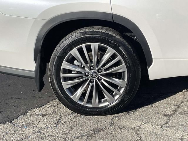 Used 2021 Toyota Highlander Platinum image 9