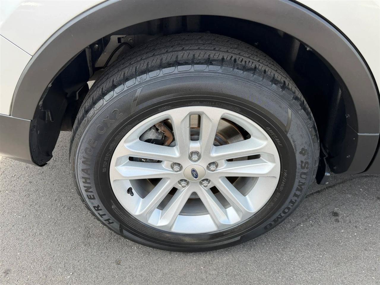 Used 2015 Ford Explorer XLT w/ Equipment Group 202B FWD image 17