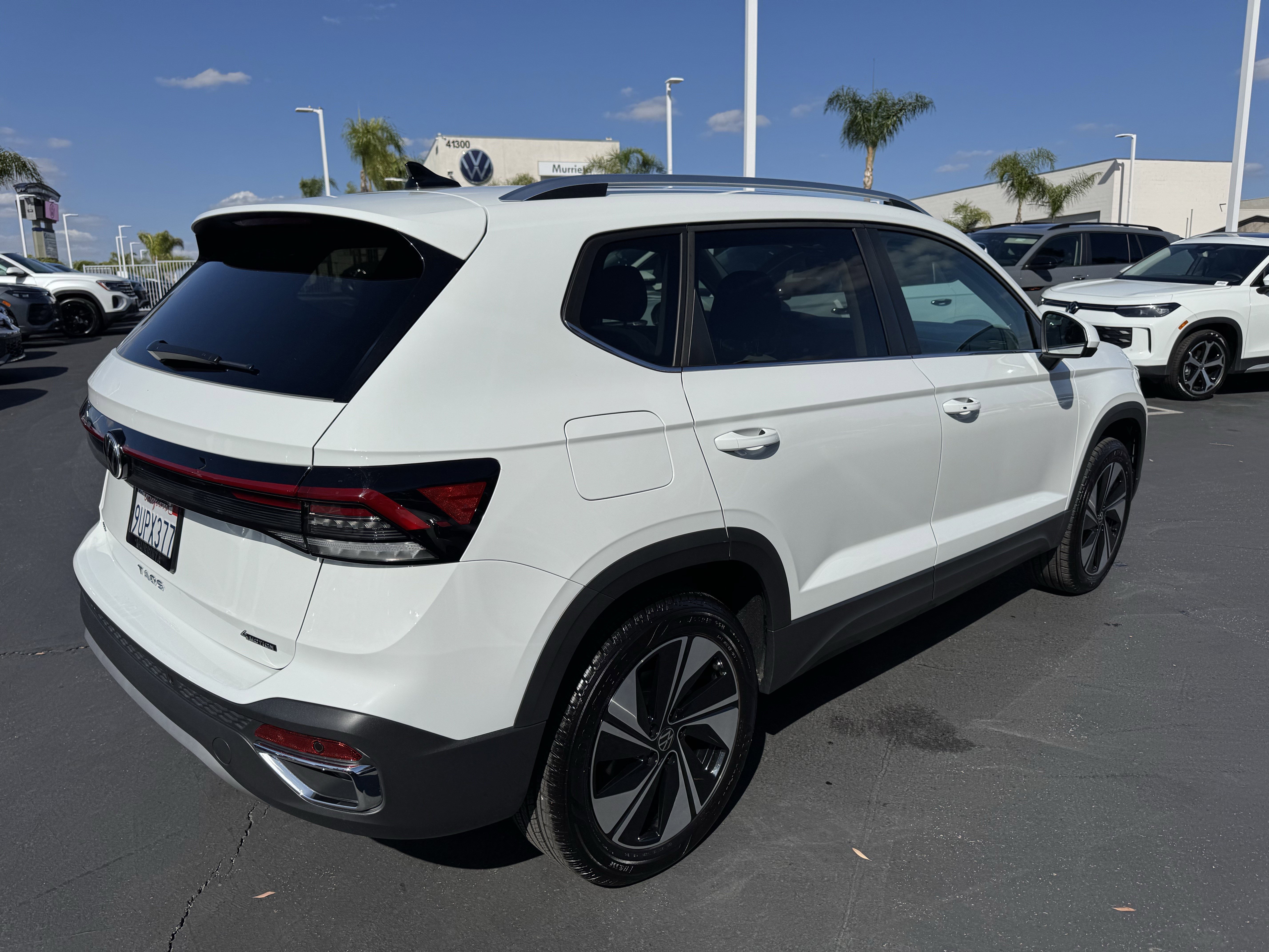 Used 2025 Volkswagen Taos SE AWD/4WD image 10