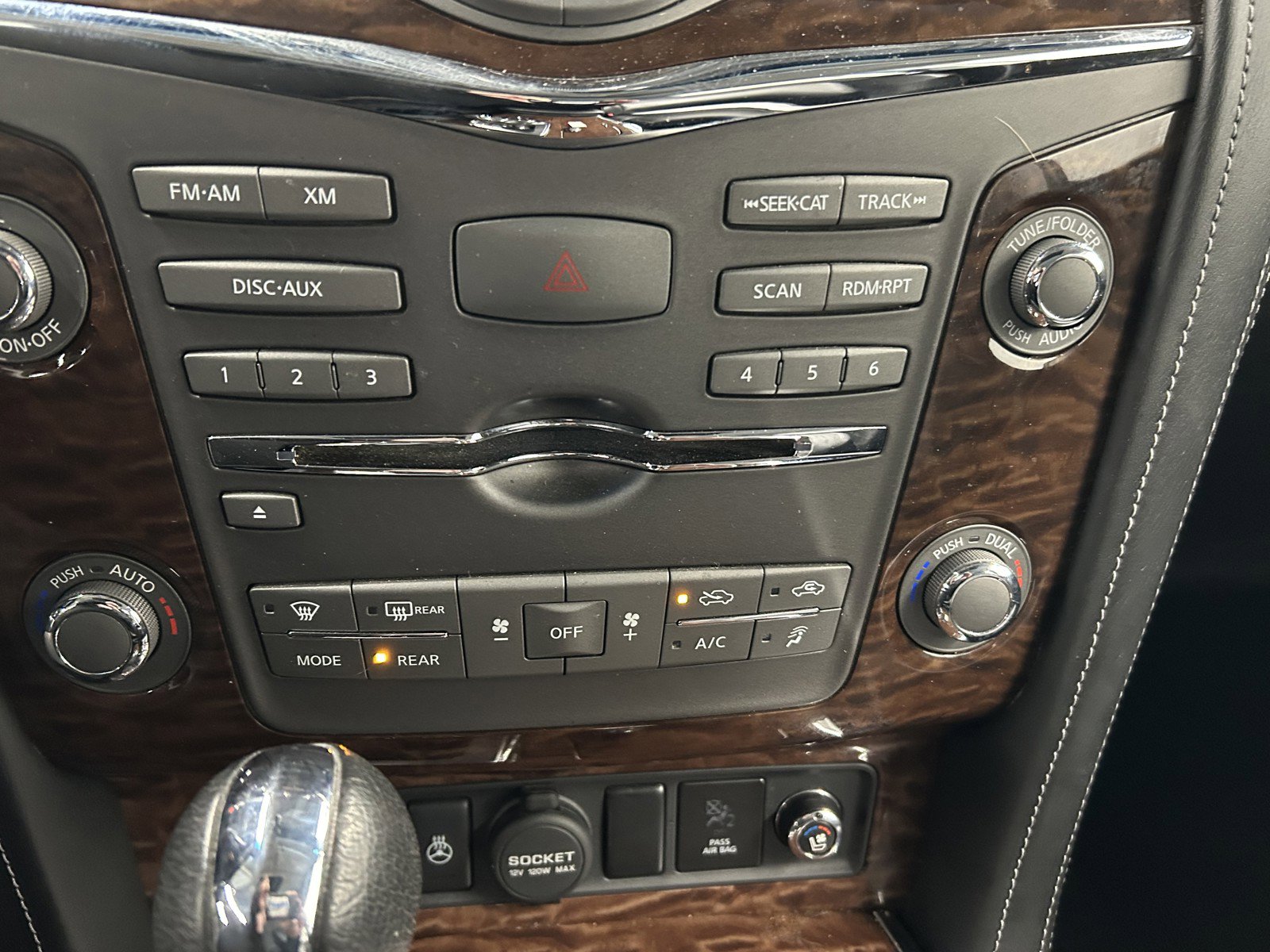 Used 2017 Nissan Armada Platinum image 34