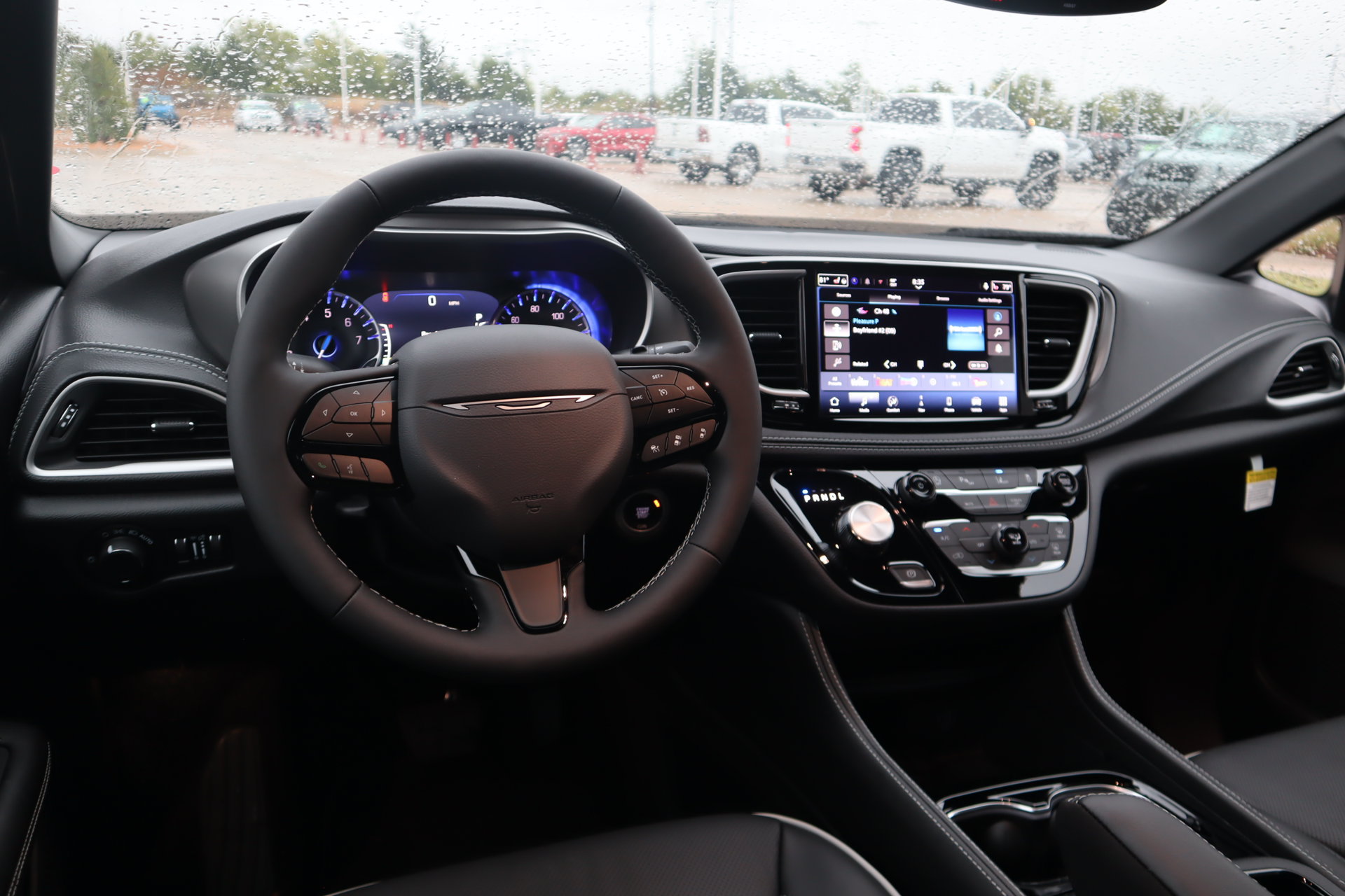 New 2027 Chrysler Pacifica Limited FWD image 2