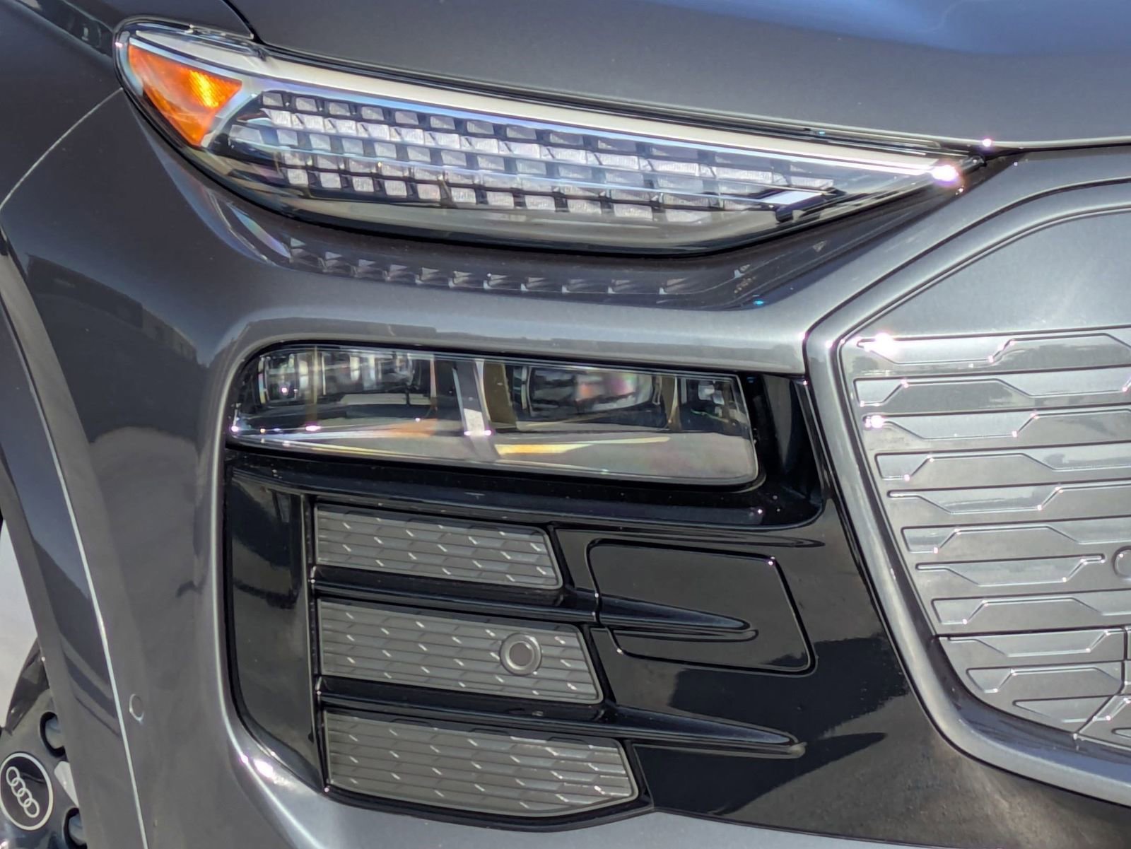 Used 2025 Audi Q6 e-tron Premium Plus w/ Premium Plus AWD/4WD image 25