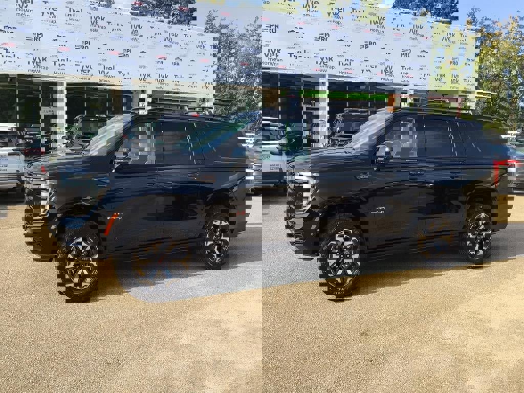 Used 2025 GMC Yukon XL AT4 Ultimate image 5