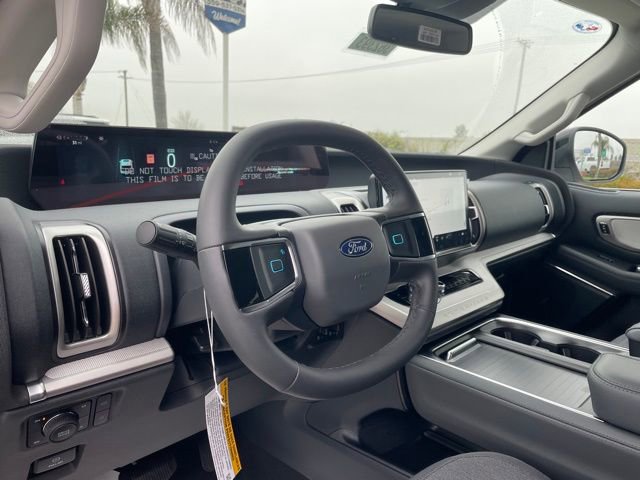 New 2026 Ford Expedition Active image 9