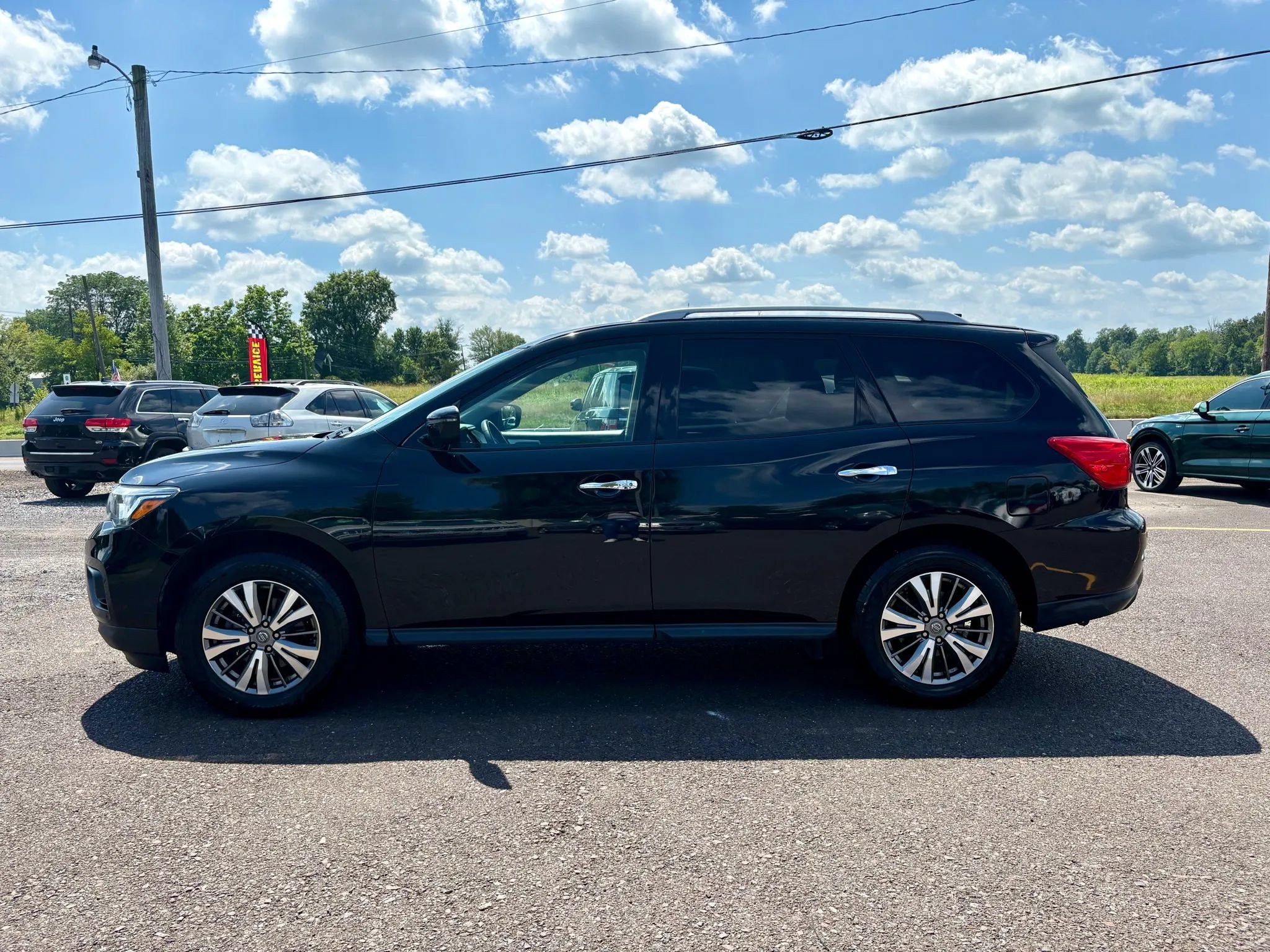 Used 2019 Nissan Pathfinder SV AWD/4WD image 2
