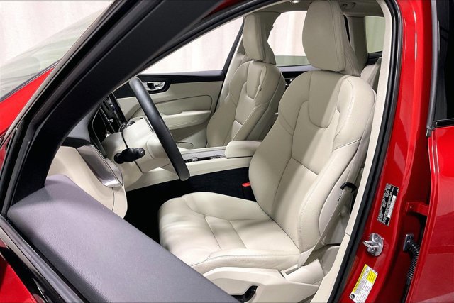 Used 2023 Volvo XC60 B5 Plus w/ Climate Package AWD/4WD image 25