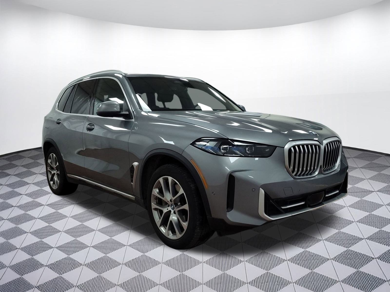 Certified 2025 BMW X5 xDrive50e image 6