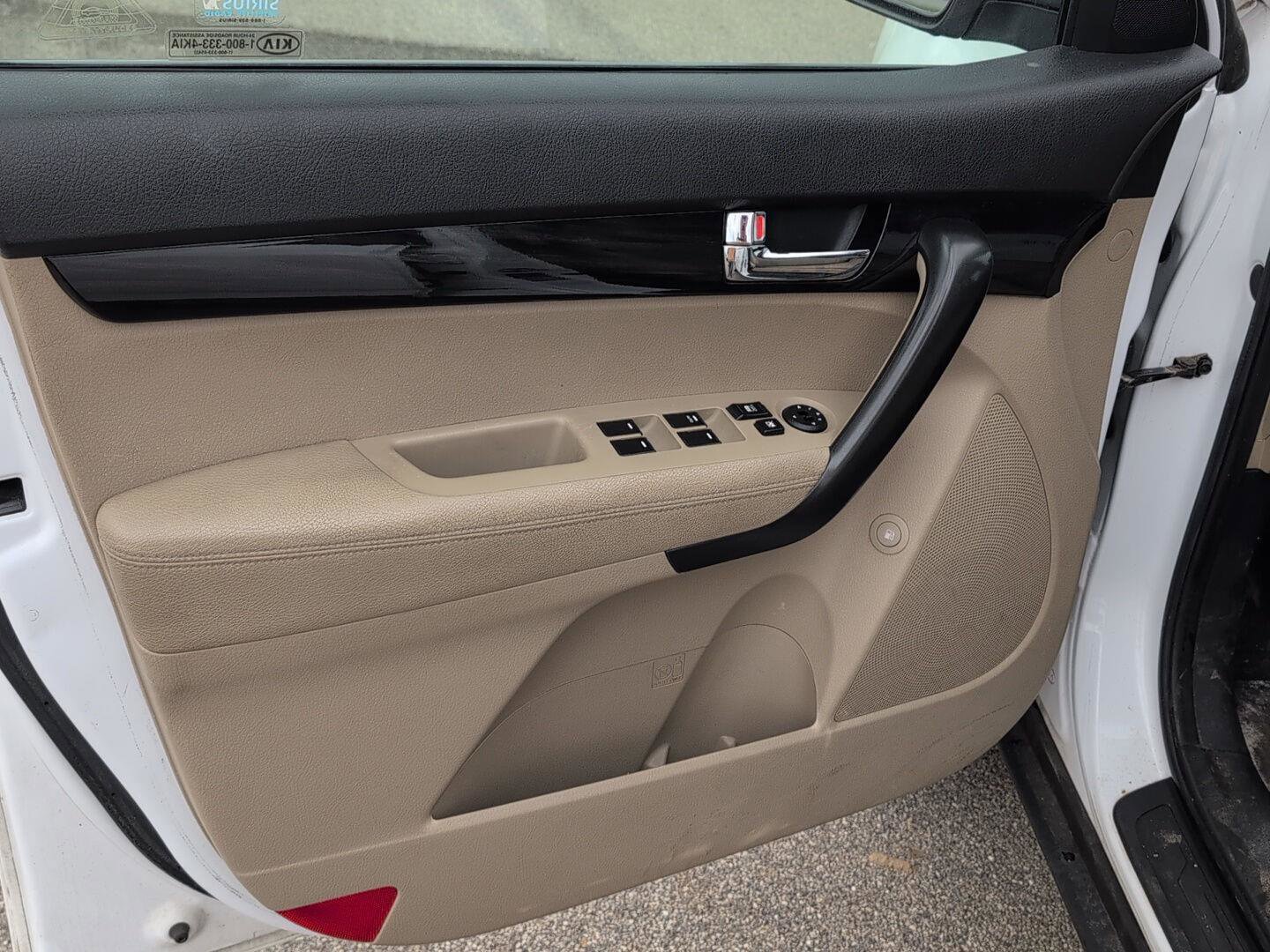 Used 2011 Kia Sorento EX image 17