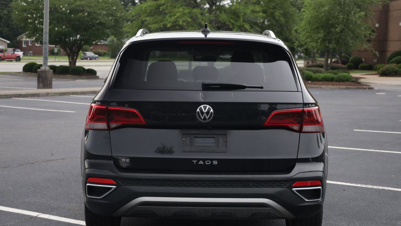Used 2022 Volkswagen Taos SE FWD image 4