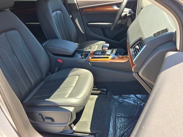 Used 2023 Audi Q5 2.0T Premium w/ Convenience Package AWD/4WD image 12