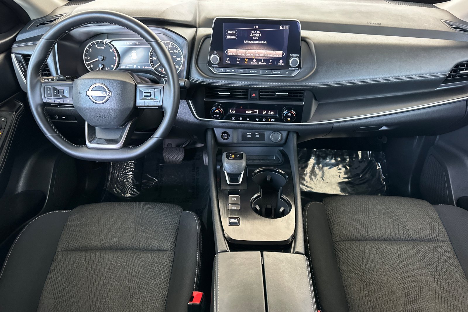 Used 2025 Nissan Rogue SV FWD image 16