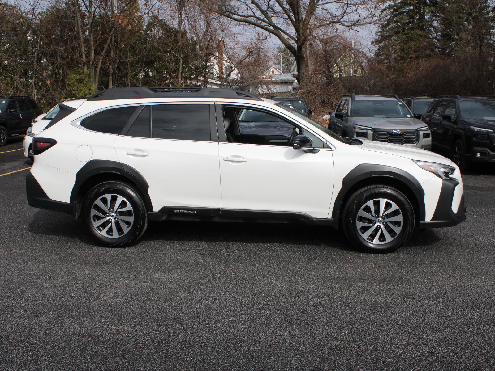 Used 2023 Subaru Outback Premium AWD/4WD image 4