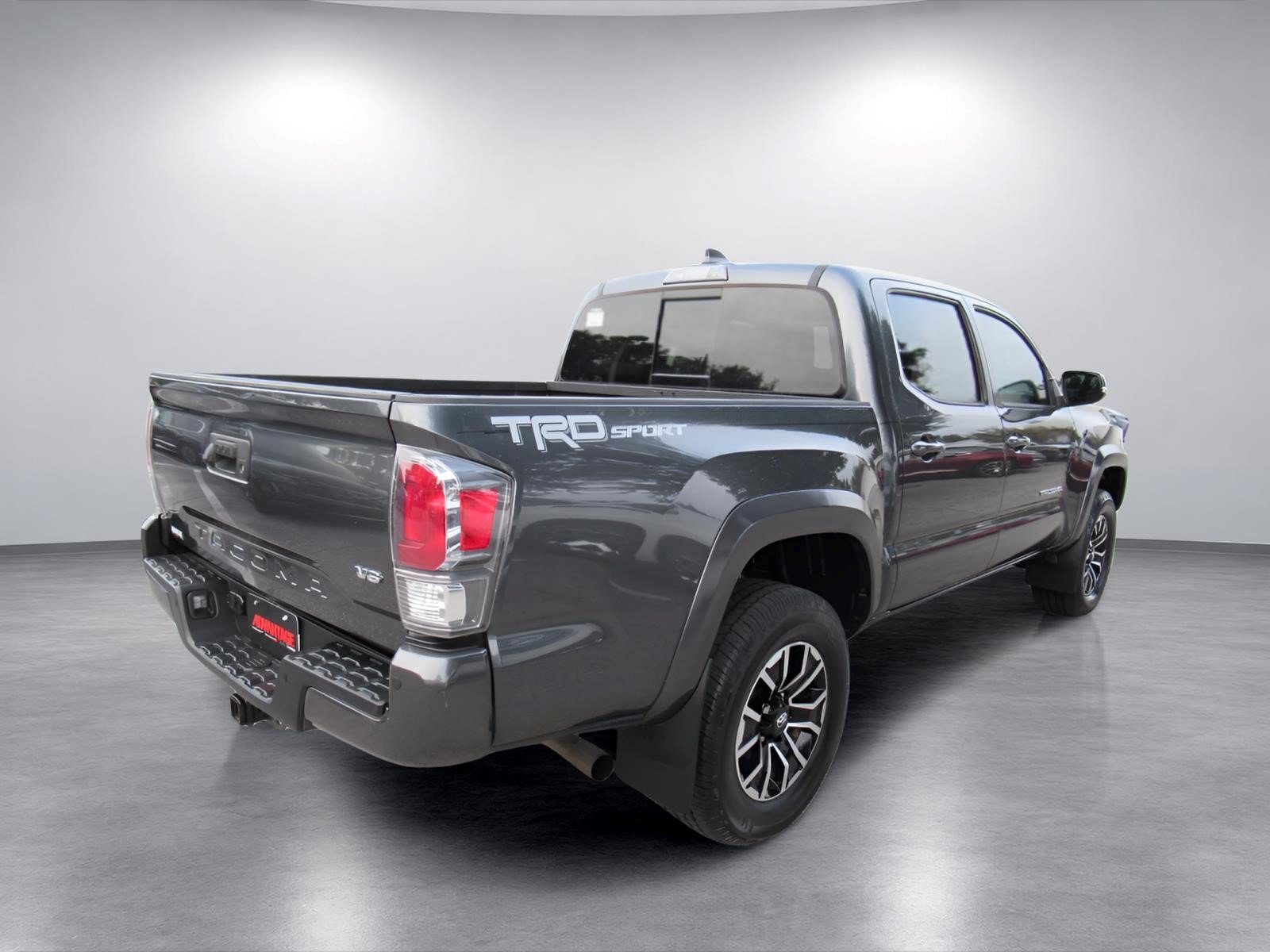 Used 2022 Toyota Tacoma TRD Sport w/ Technology Package RWD image 6