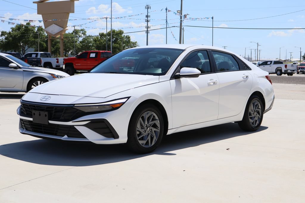 Used 2024 Hyundai Elantra SEL FWD image 5