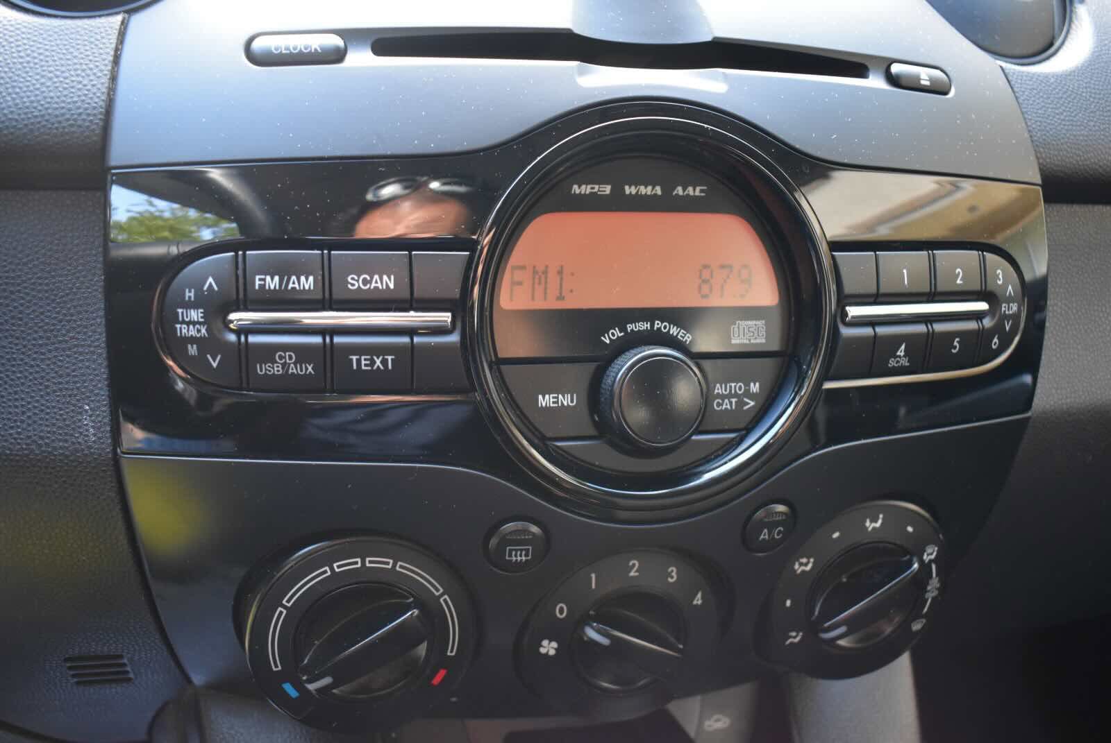 Used 2013 MAZDA MAZDA2 Sport FWD image 22