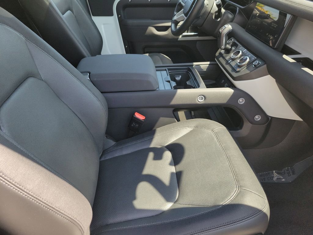 Used 2023 Land Rover Defender 90 X-Dynamic SE image 29