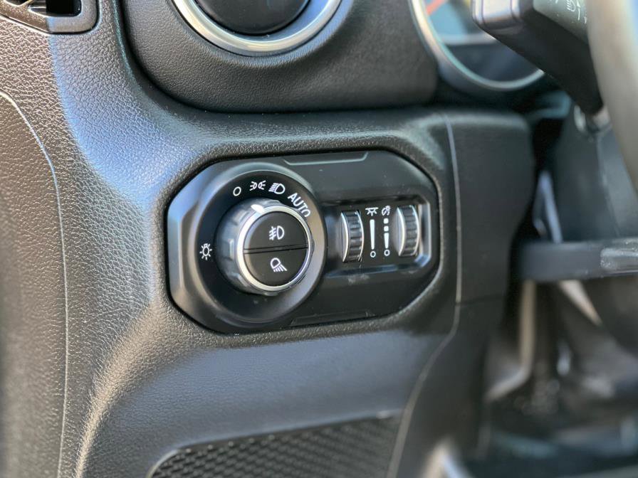 Used 2022 Jeep Gladiator Overland w/ Popular Equipment Package image 11