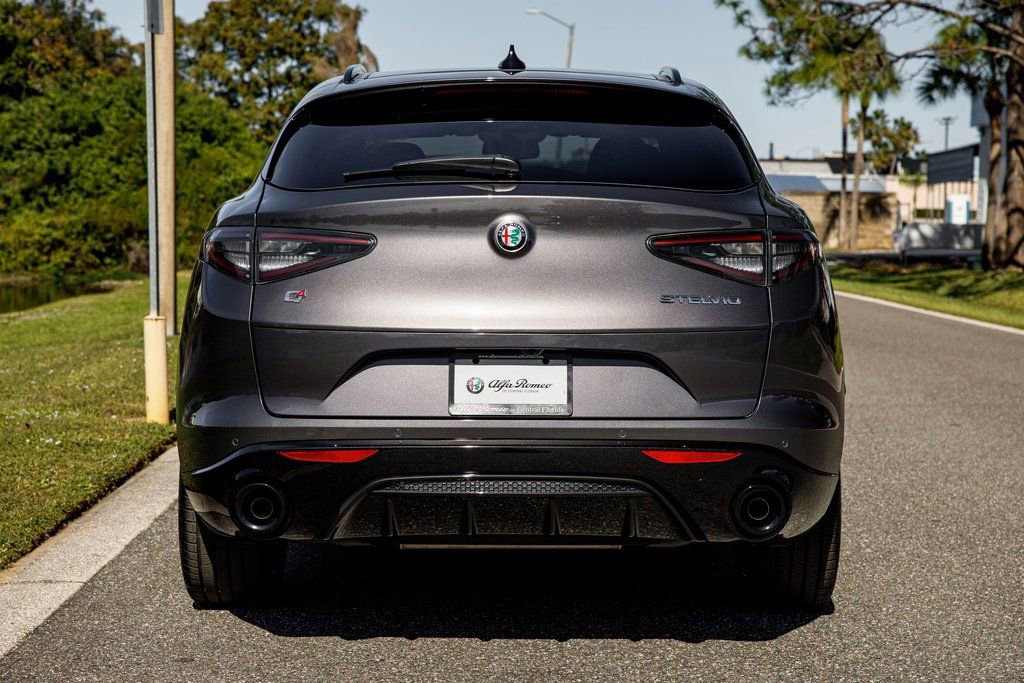 New 2025 Alfa Romeo Stelvio Sprint image 4