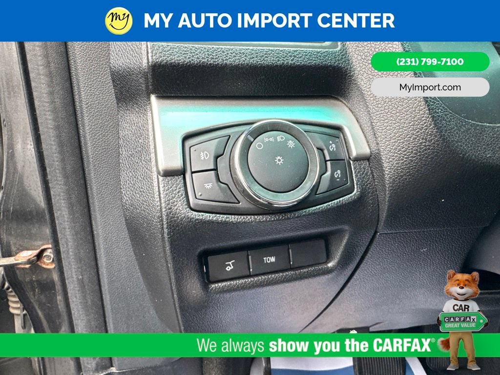 Used 2017 Ford Explorer XLT w/ Equipment Group 202A AWD/4WD image 14
