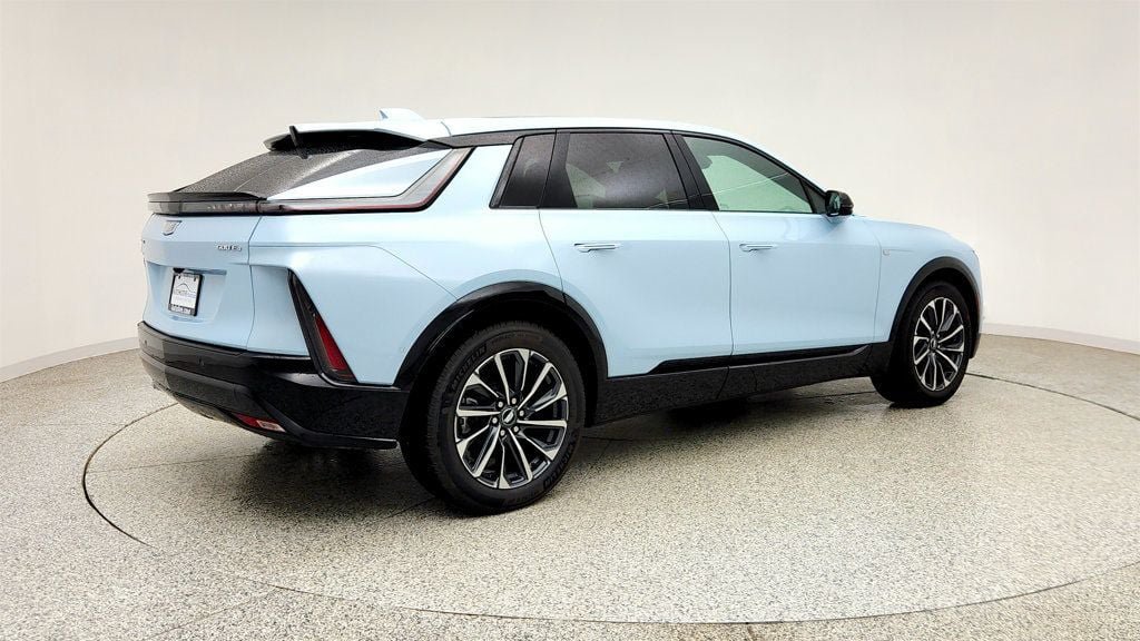 Used 2026 Cadillac Lyriq Sport AWD/4WD image 5