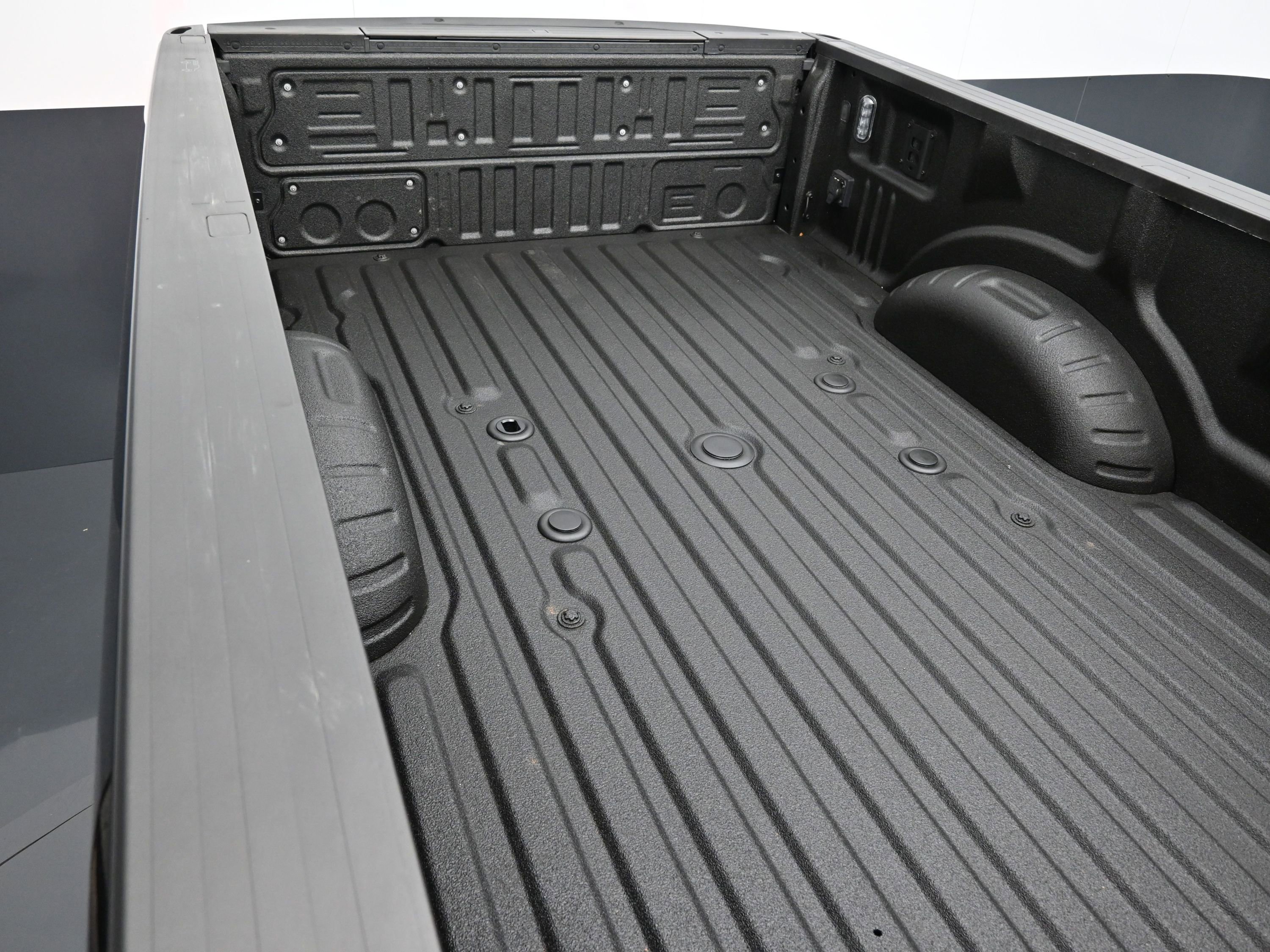 Used 2024 Ford F350 Platinum w/ FX4 Off-Road Package AWD/4WD image 46