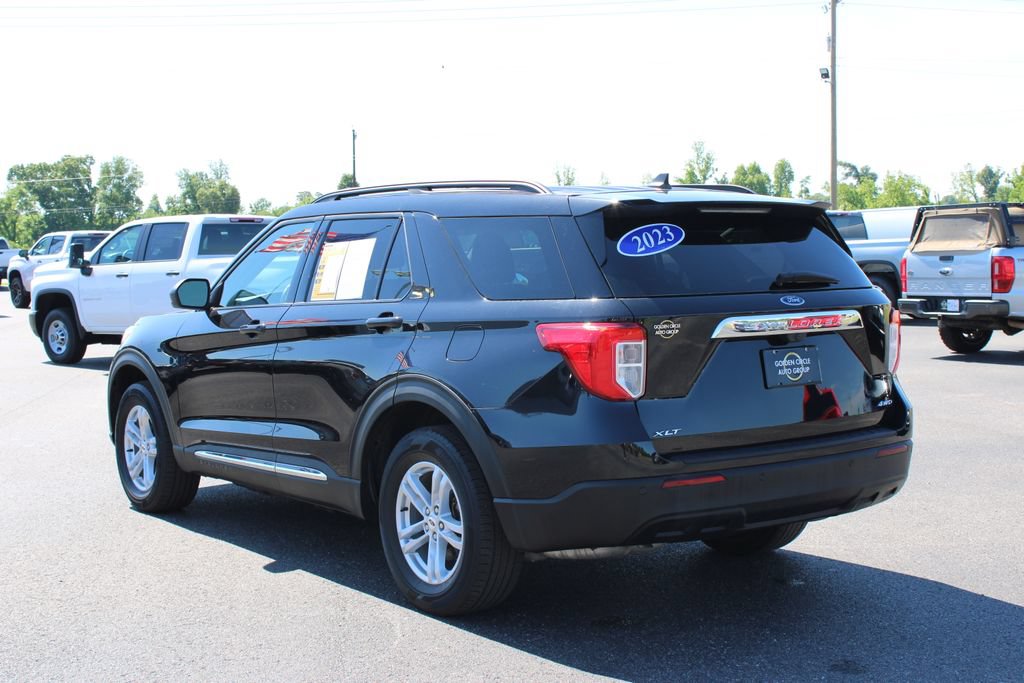 Used 2023 Ford Explorer XLT AWD/4WD image 7