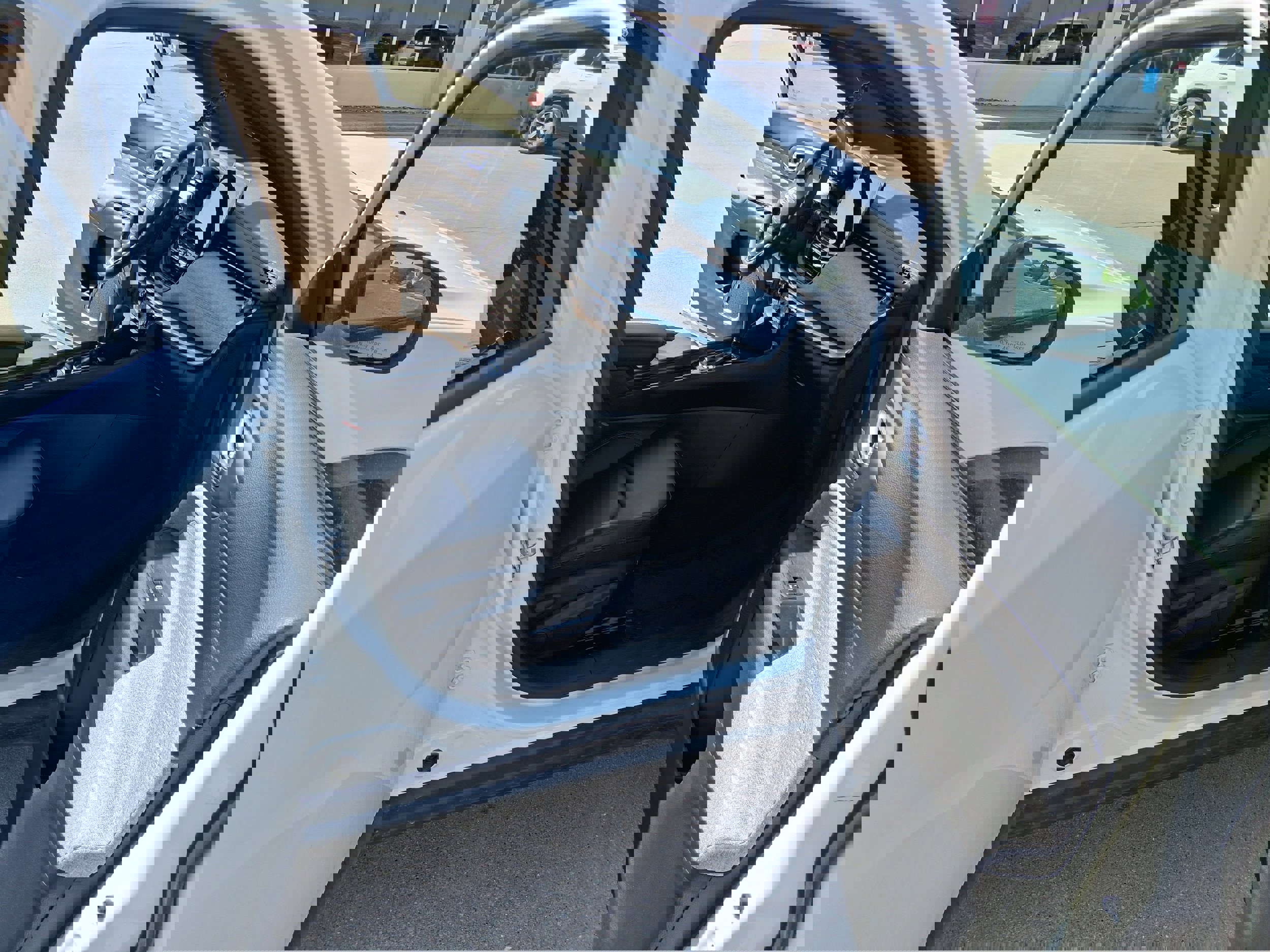 Used 2024 Jeep Compass Latitude image 16