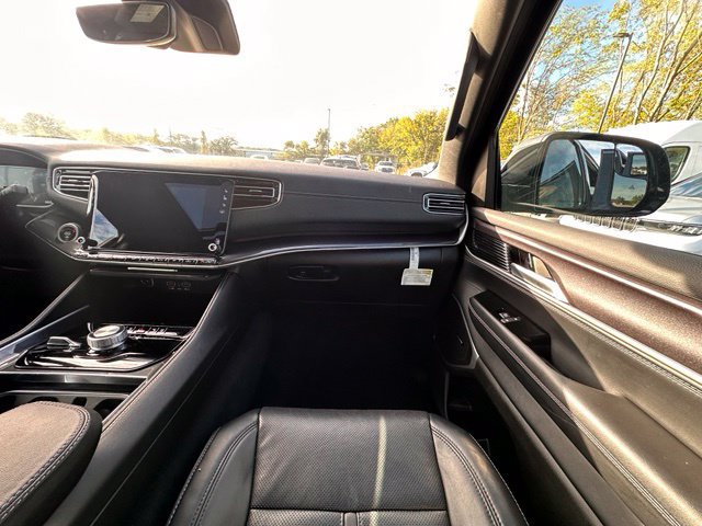 Used 2024 Jeep Wagoneer 4WD w/ Premium Group I image 30
