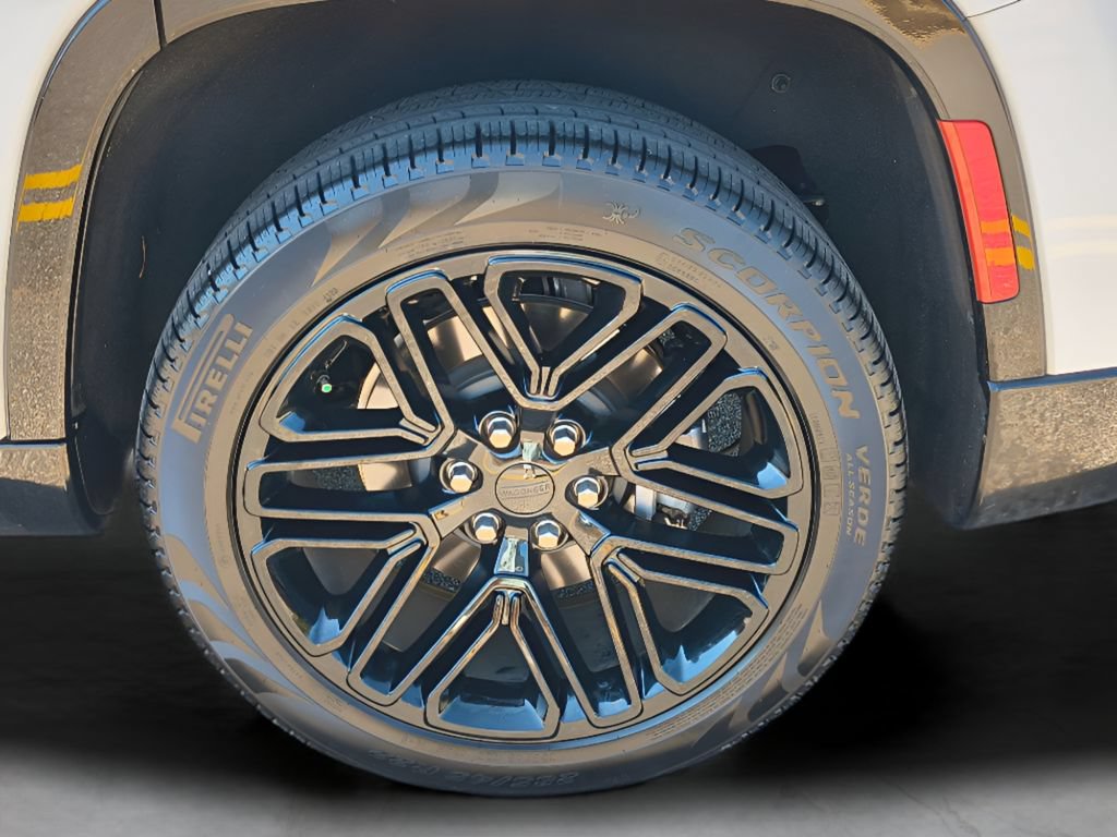 Used 2024 Jeep Wagoneer Series II RWD image 3