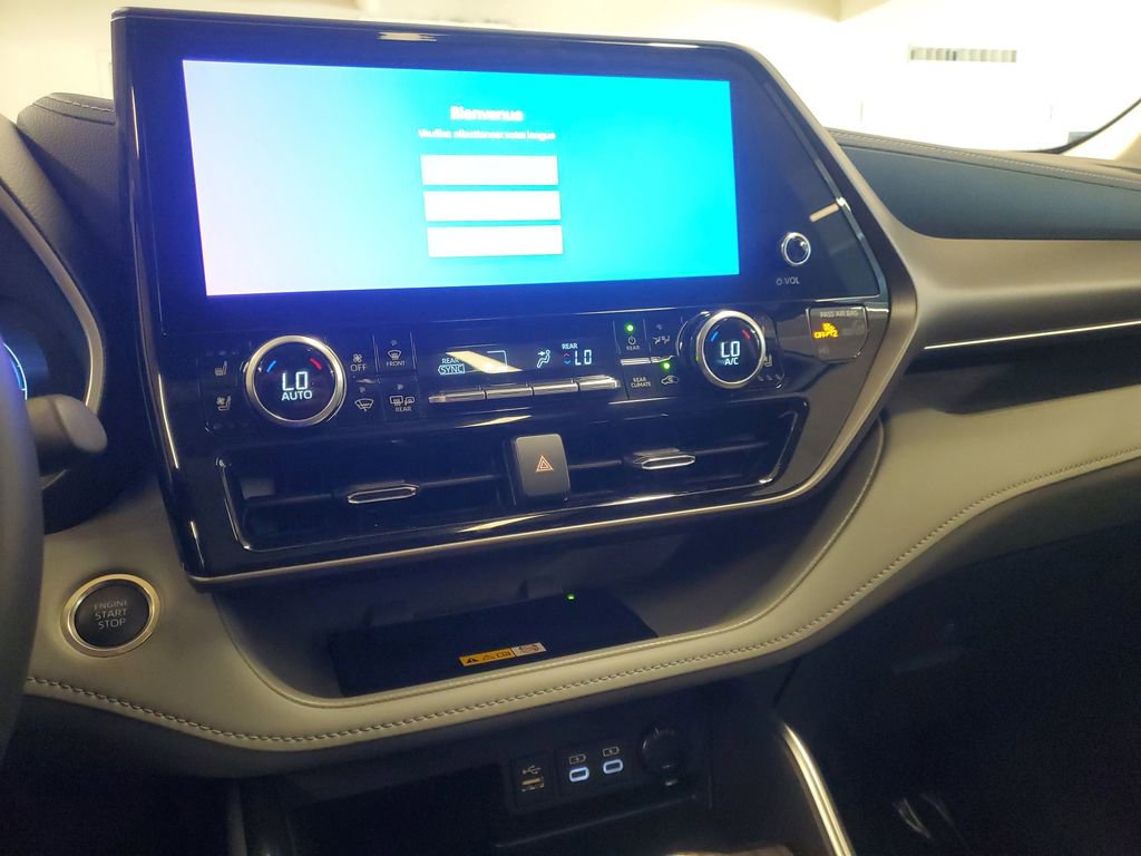 Used 2024 Toyota Highlander Limited image 27