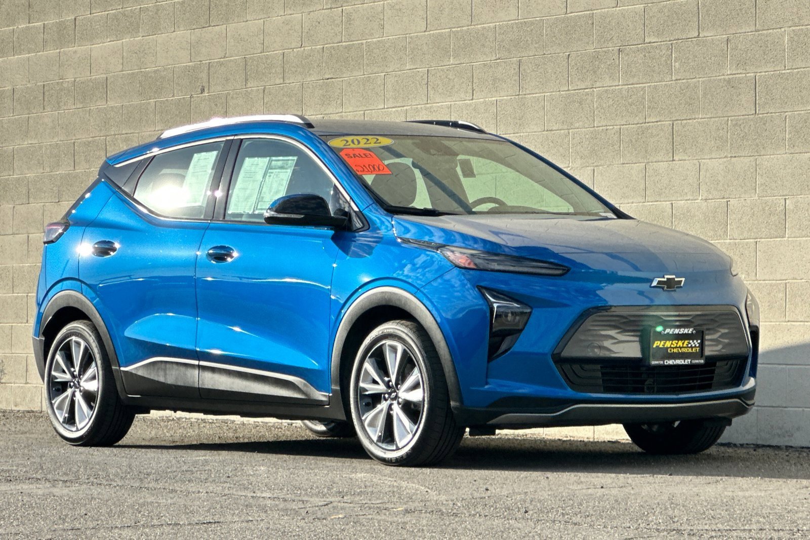 Certified 2022 Chevrolet Bolt EUV LT w/ Convenience Package image 2