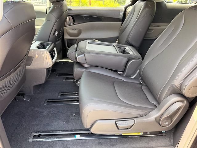 New 2026 Kia Carnival FWD image 10