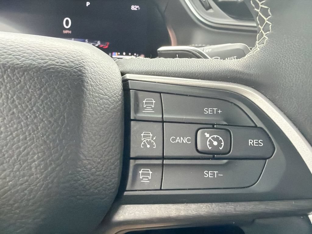 Used 2023 Jeep Grand Cherokee Limited w/ Black Appearance Package AWD/4WD image 26