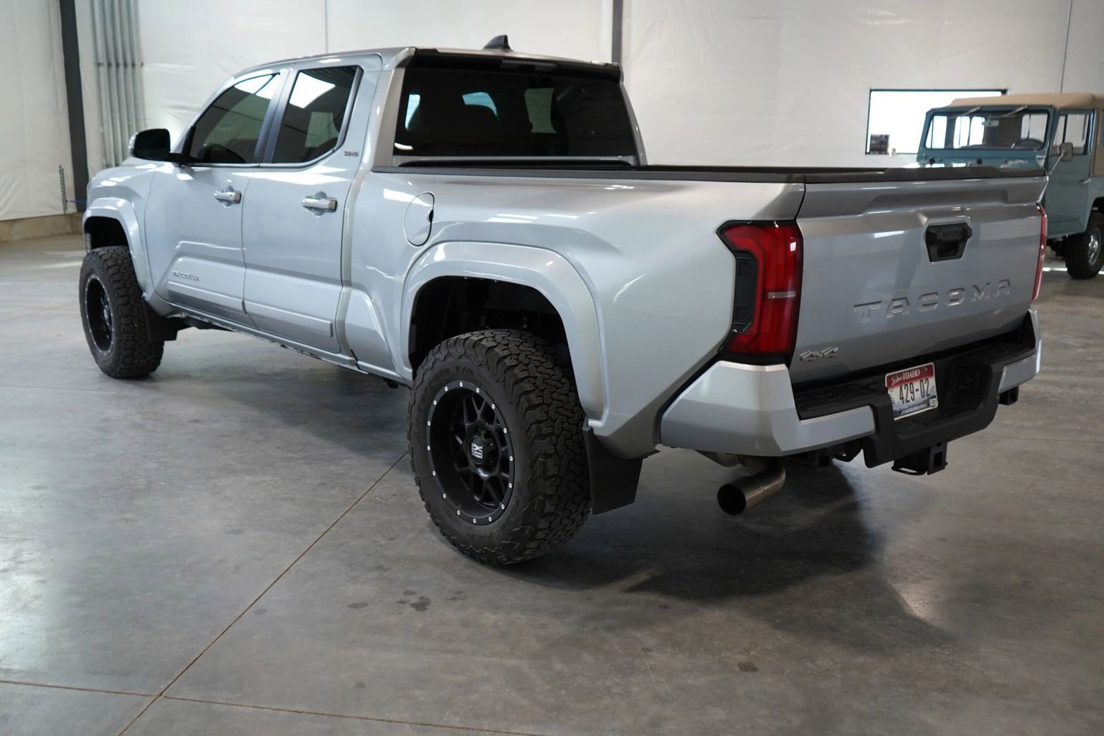 Used 2024 Toyota Tacoma SR5 AWD/4WD image 3