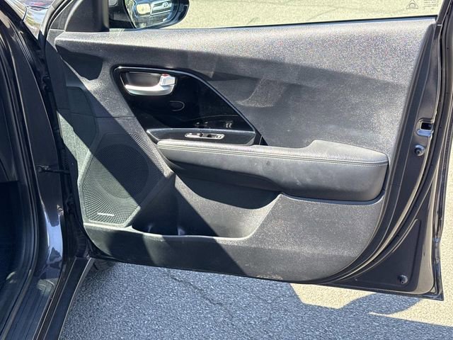 Used 2018 Kia Niro EX w/ EX Touring Graphite Edition image 8