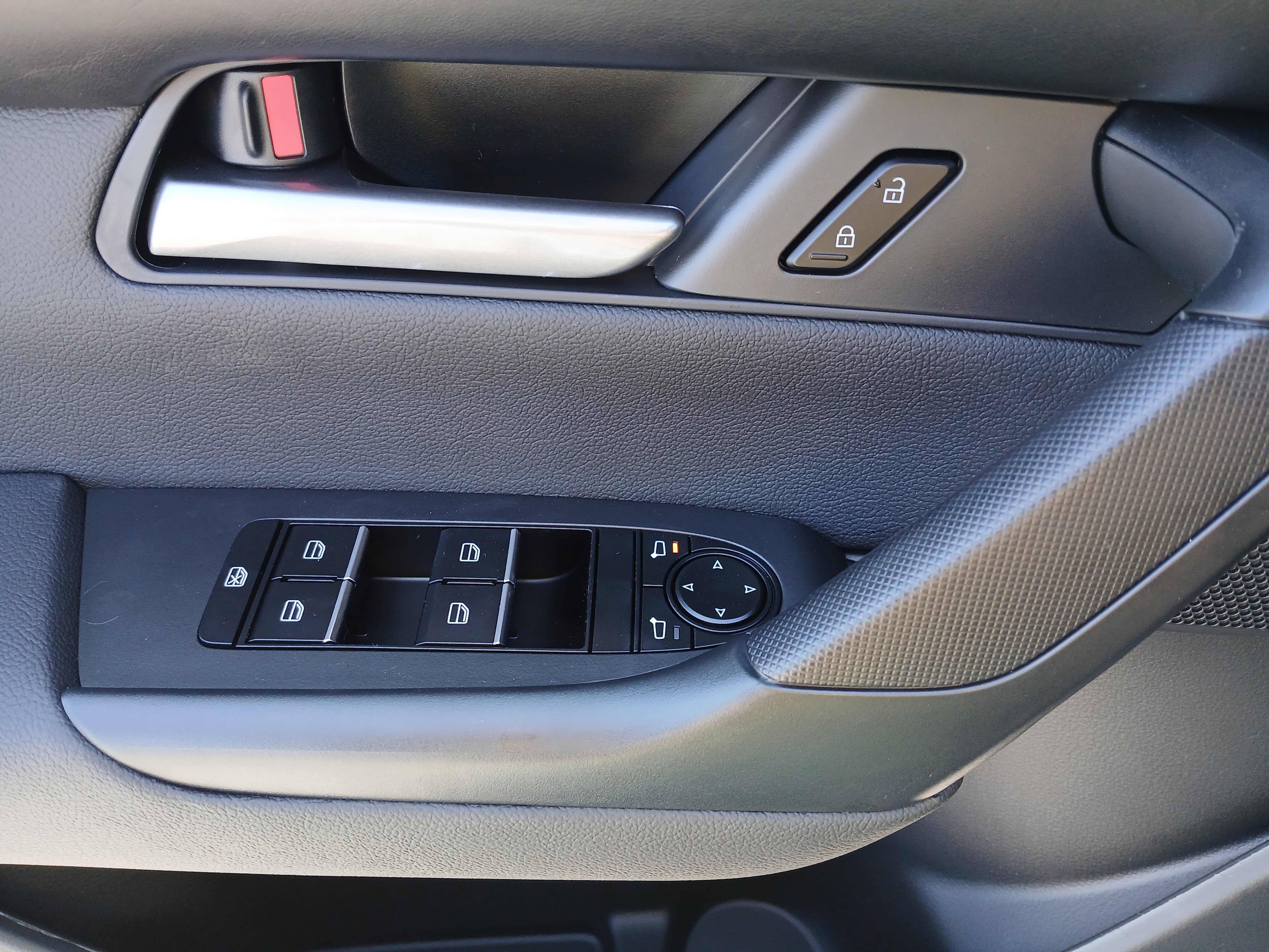 New 2025 MAZDA CX-50 AWD 2.5 Hybrid w/ Cargo Package image 16