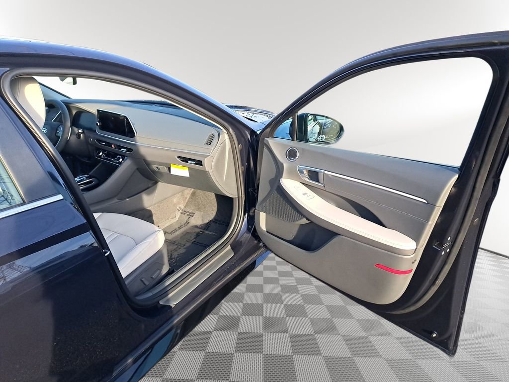 New 2023 Hyundai Sonata Limited w/ Cargo Package image 17