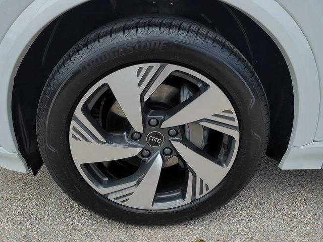 Used 2025 Audi Q6 e-tron Prestige AWD/4WD image 10