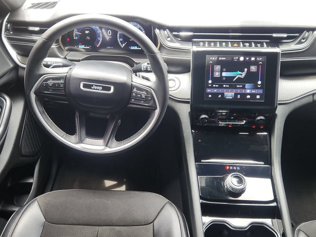 Used 2023 Jeep Grand Cherokee Altitude RWD image 28