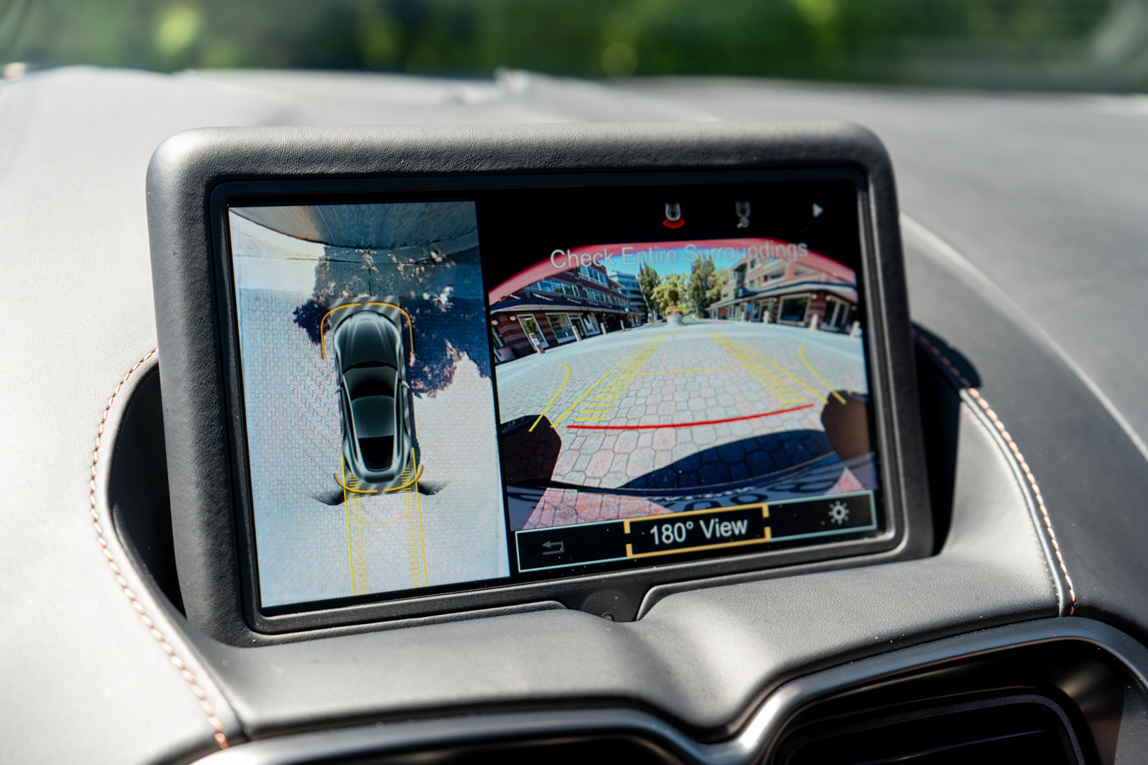 Used 2023 Aston Martin V8 Vantage Roadster RWD image 24