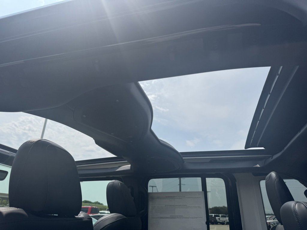 New 2025 Jeep Wrangler Unlimited Rubicon 392 image 24