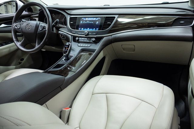 Used 2017 Nissan Titan Platinum Reserve image 25