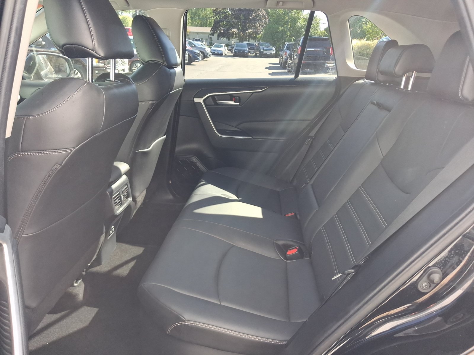 Used 2021 Toyota RAV4 XLE Premium AWD/4WD image 18