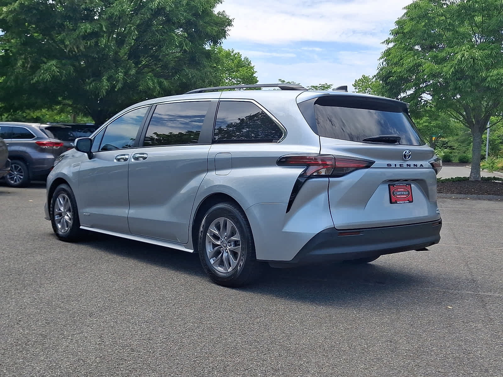 Certified 2021 Toyota Sienna XLE w/ XLE Plus Package FWD image 7