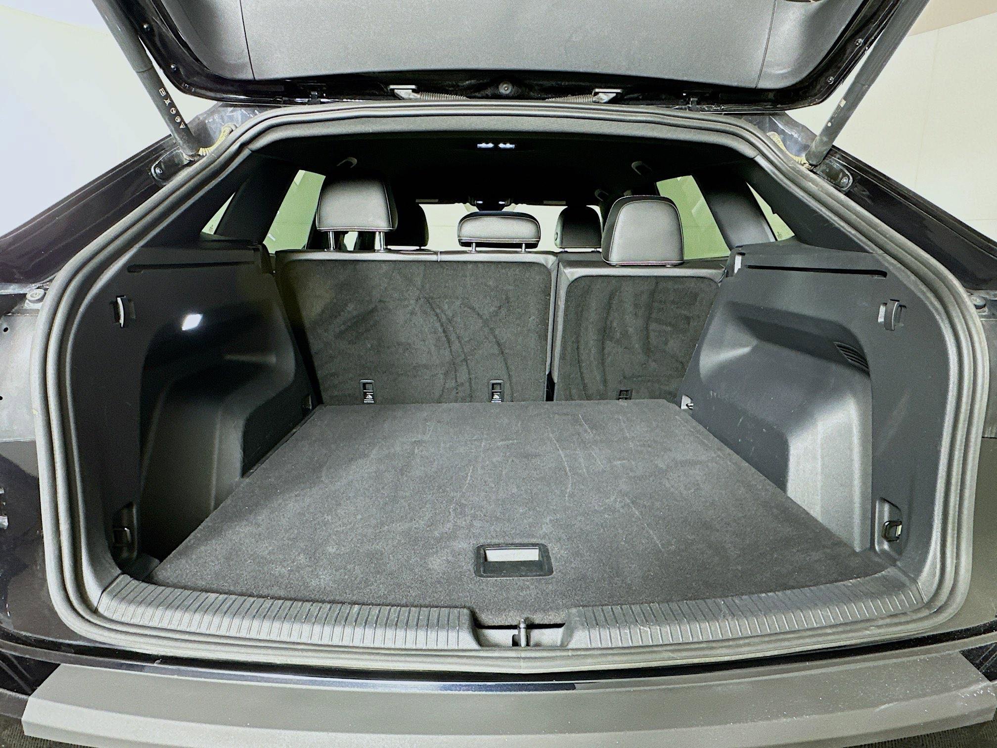 Used 2025 Volkswagen Atlas Cross Sport SE image 27