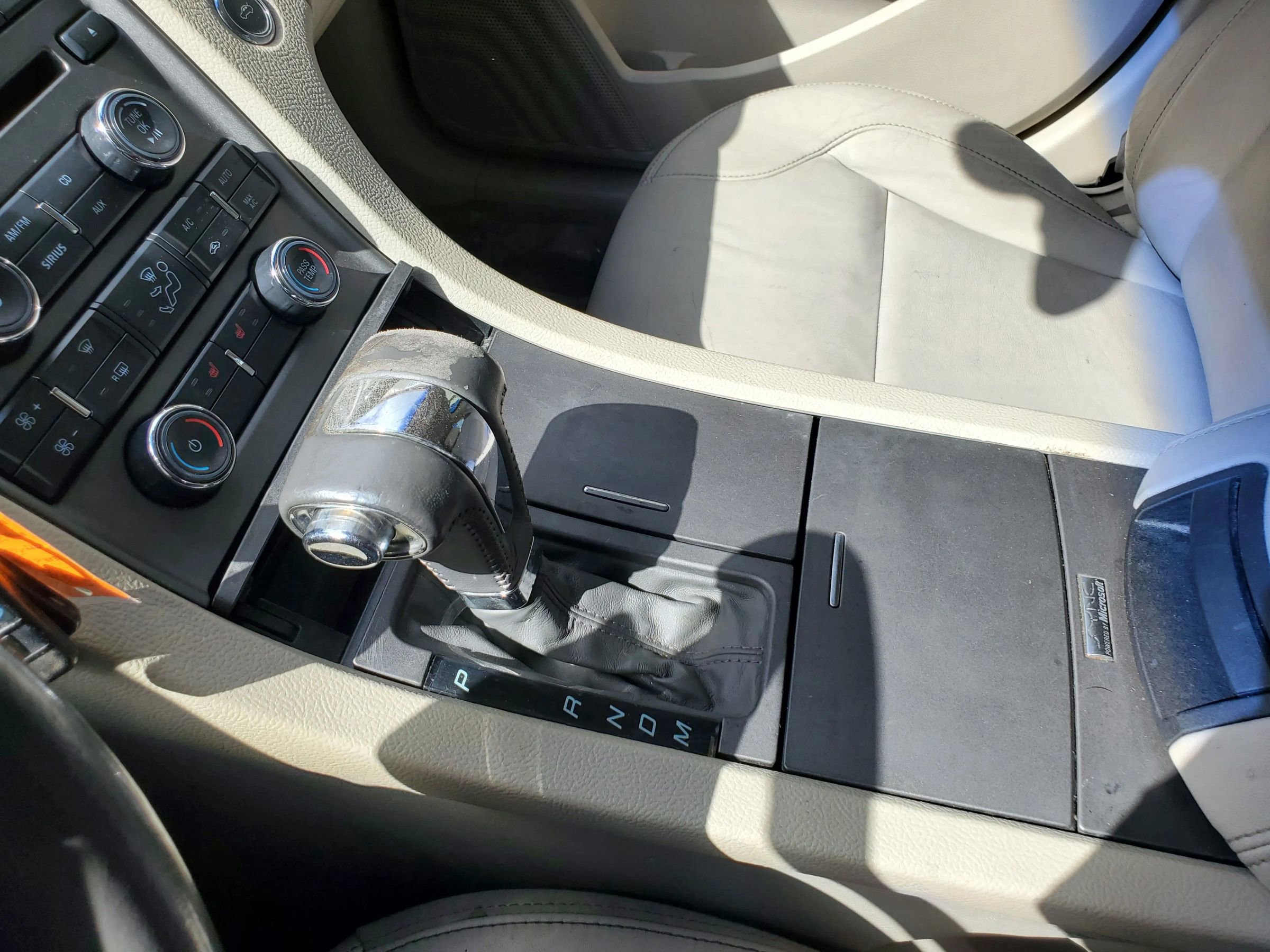 Used 2010 Ford Taurus SEL image 41