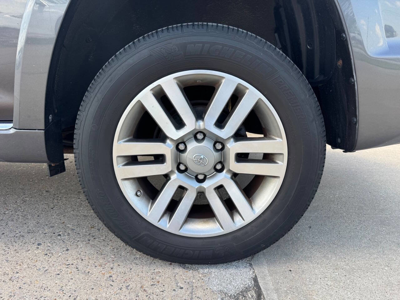 Used 2010 Toyota 4Runner Limited AWD/4WD image 9