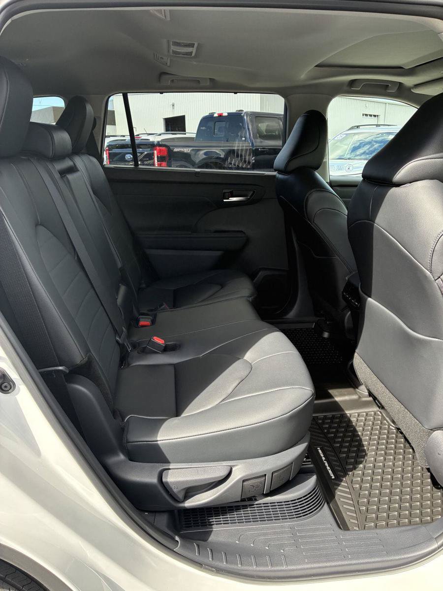 Used 2026 Toyota Highlander XLE AWD/4WD image 15