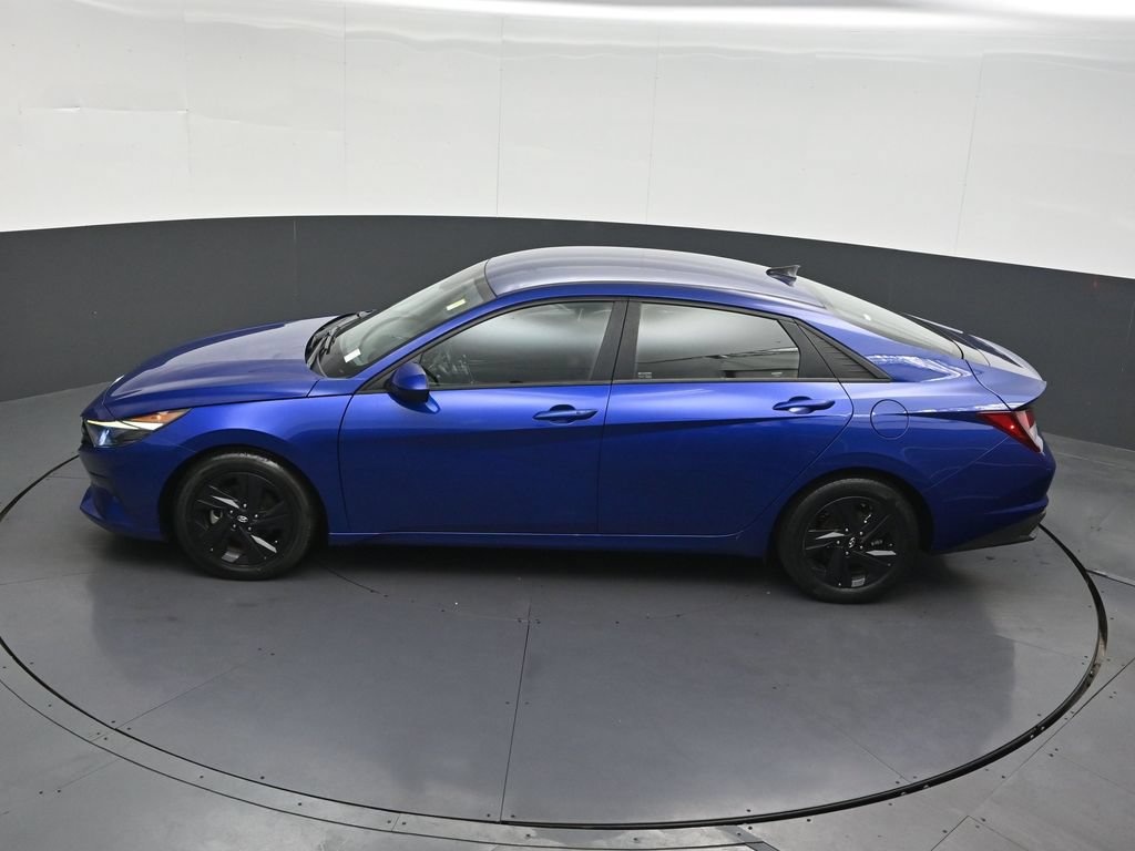 Used 2022 Hyundai Elantra SEL w/ Convenience Package FWD image 17